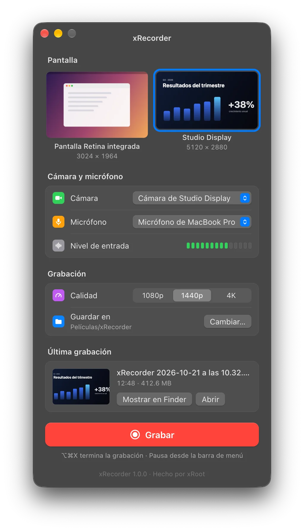 Panel de xRecorder en modo oscuro: elección de pantalla con miniaturas, cámara, micrófono, calidad y última grabación